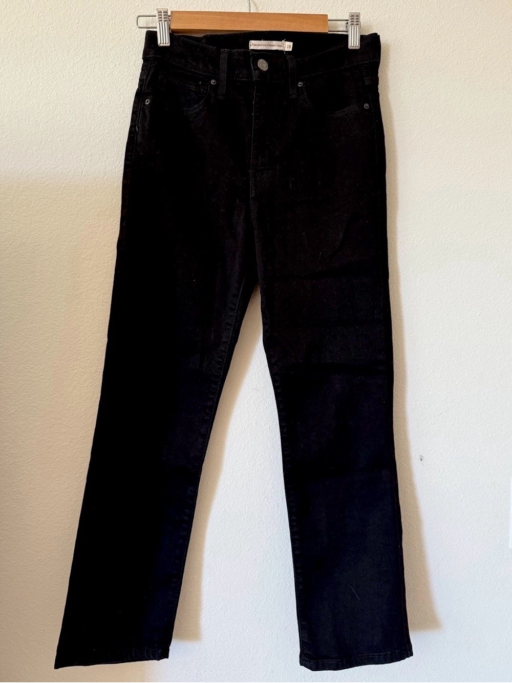 Levi’s 724 Women’s high raise straight jeans crop black size 28